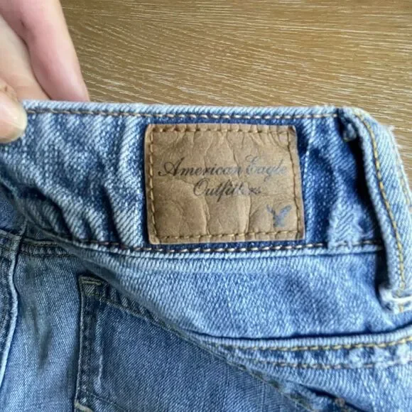 American Eagle Sz 2 Womens Denim Distressed Destructed Denim Shorts Light Wash - Picture 7 of 10